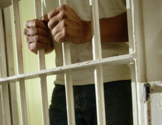 7 ani de închisoare pentru tânărul din Coslugea: şi-a bătut şi înjunghiat amicul